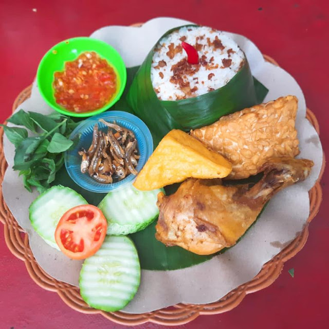 Nasi Tutug Oncom Ayam Komplit
