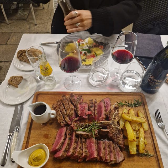 Fiorentina Steak with Fat Chips and Hollandaise Sauce