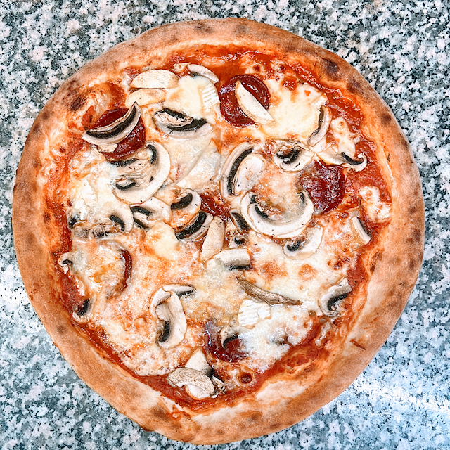 Pizza Funghì Gorgonzola Bri Salamino