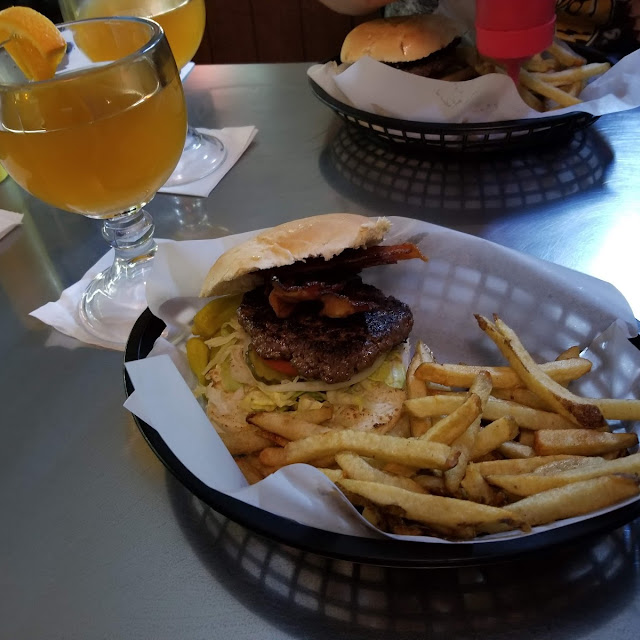 Cheeseburger with Fries