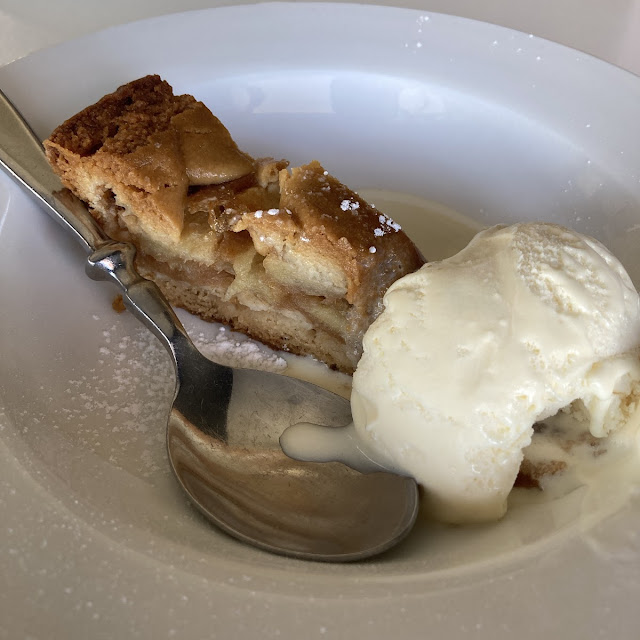 Apple Pie with Ice Cream