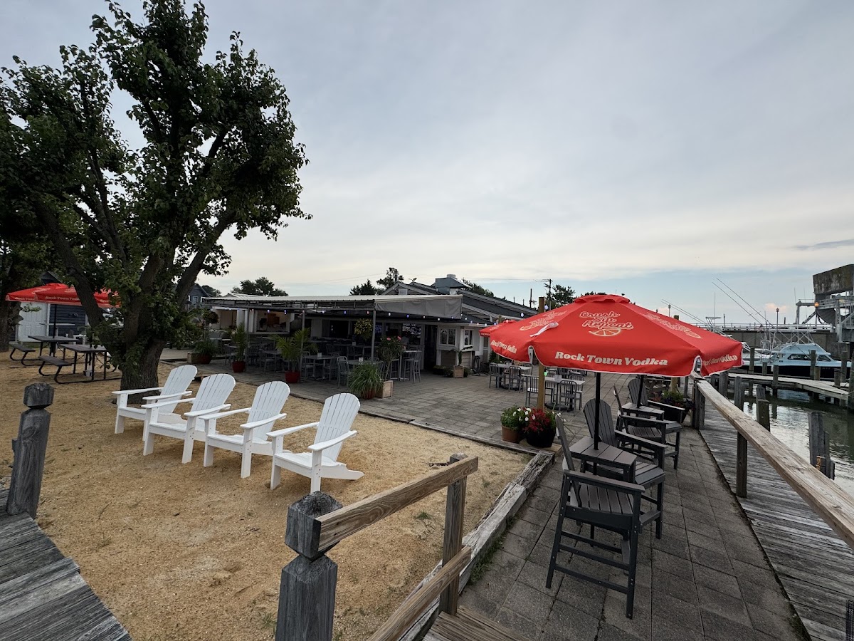 Big Mack's Kitchen & Dock Bar