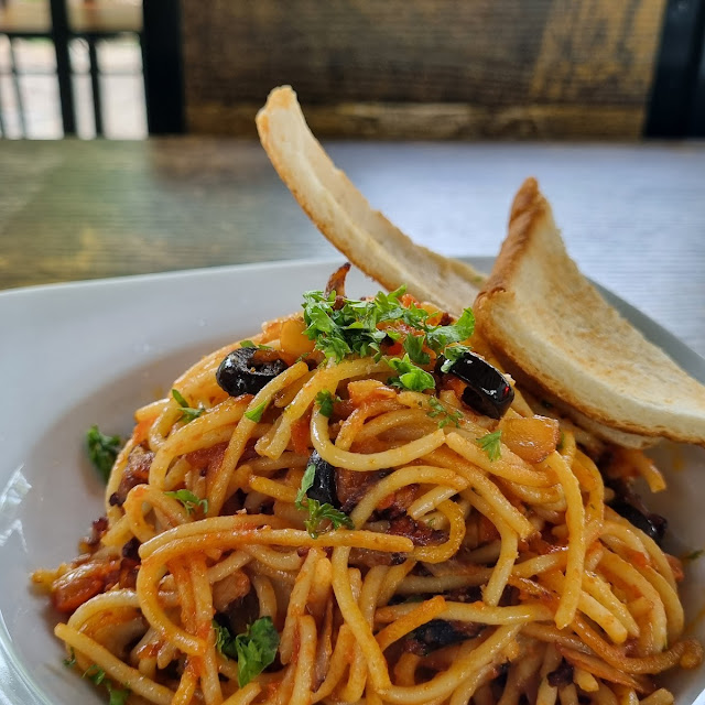 Tomato and Mushroom Pasta