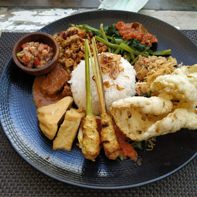 Nasi Campur Ala Biku