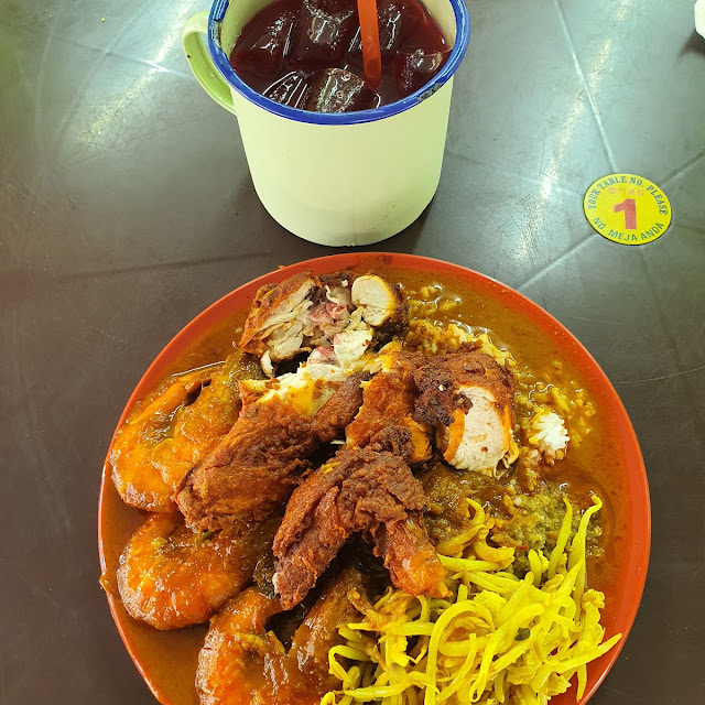 Nasi Kandar with Fried Chicken and Prawns