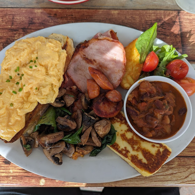 Birds & Bees Big Brekky