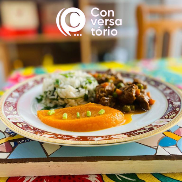 Picadinho de Filet Mignon Com Purê de Cenoura E Arroz de Salsa