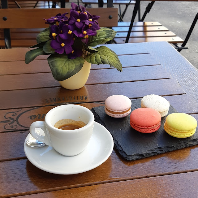 Macarons And Espresso