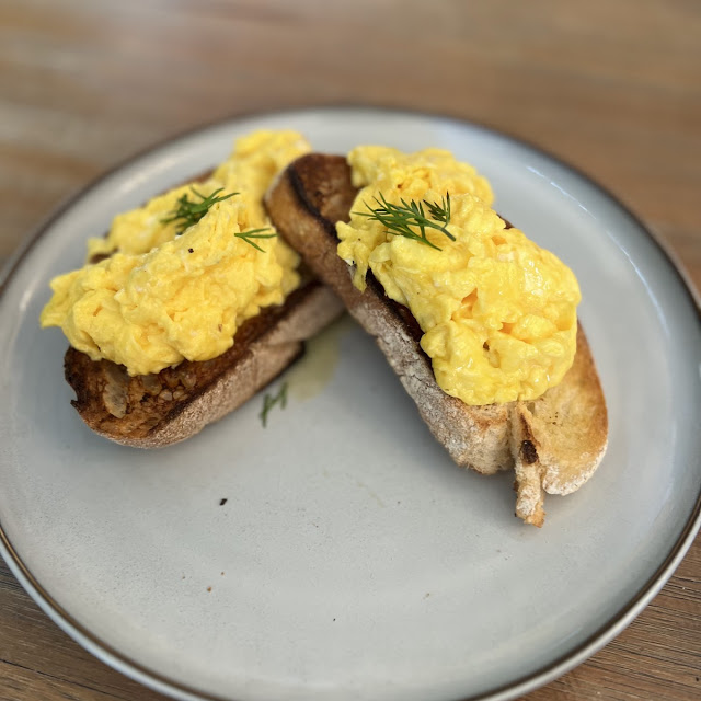 Bacon Scrambled Egg Toast