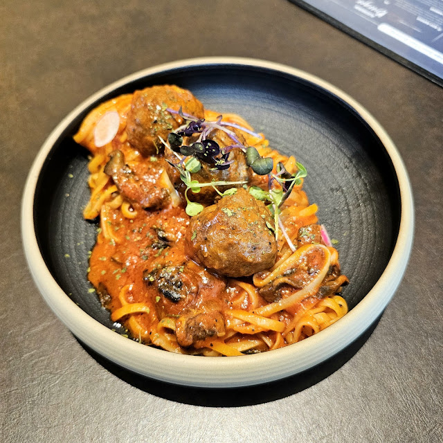 Blackbixon Meatball Pomodoro