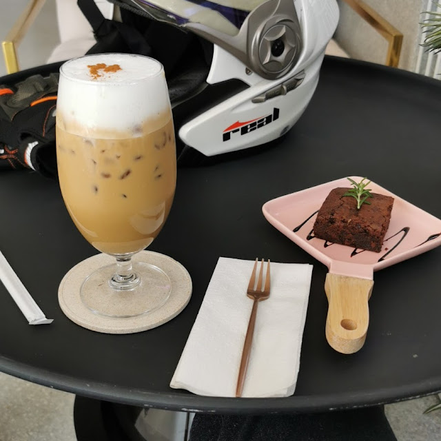 Ice Cappuccino and Brownie
