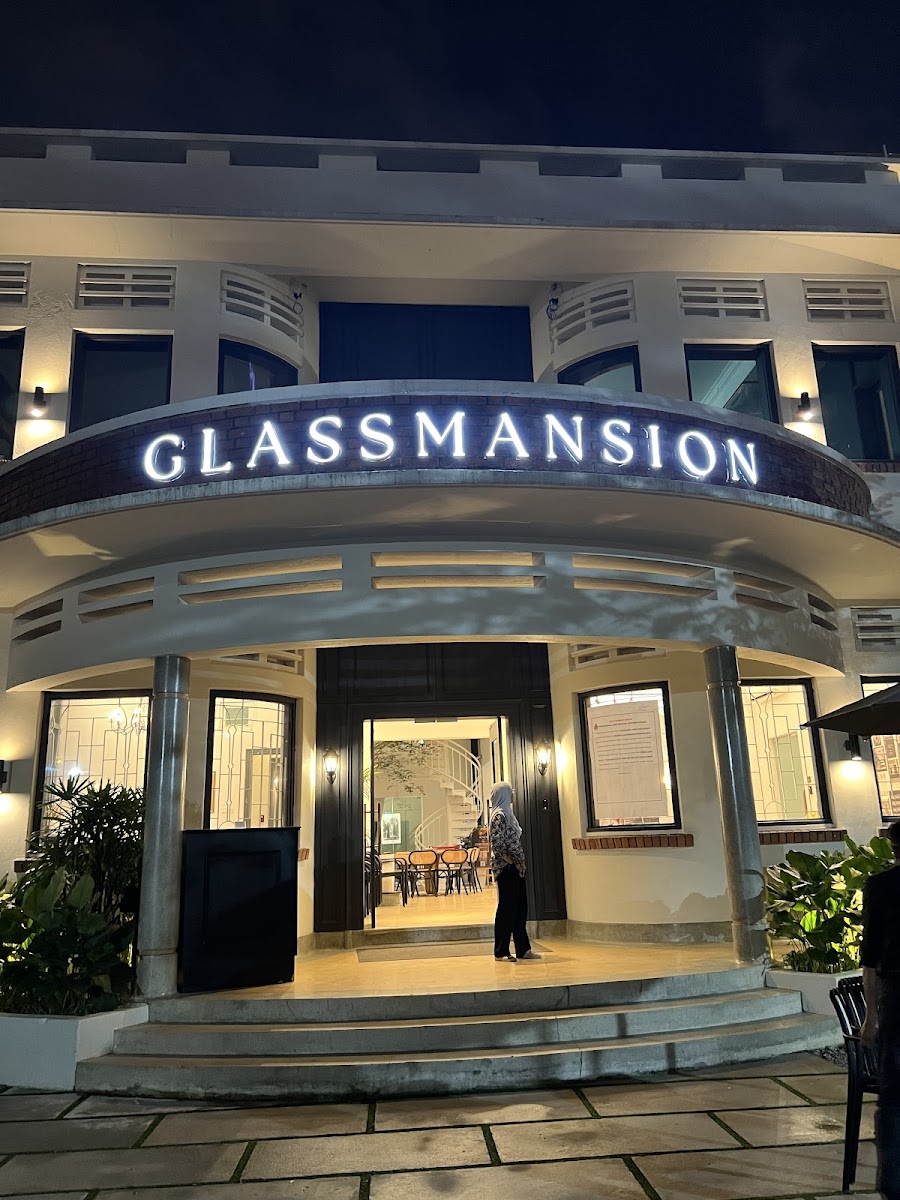BLOSSOM A GLASSMANSION