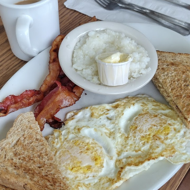 Eggs Bacon Grits and Toast