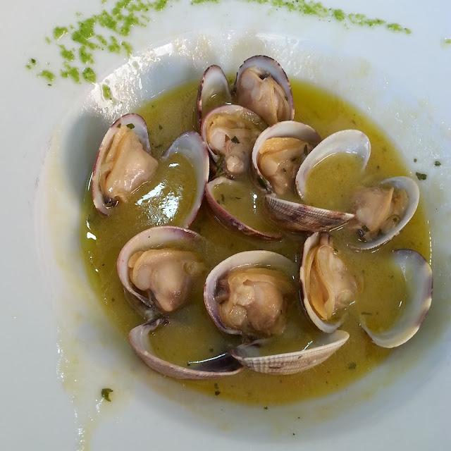 Ricas Almejas de Carril Al Ajillo
