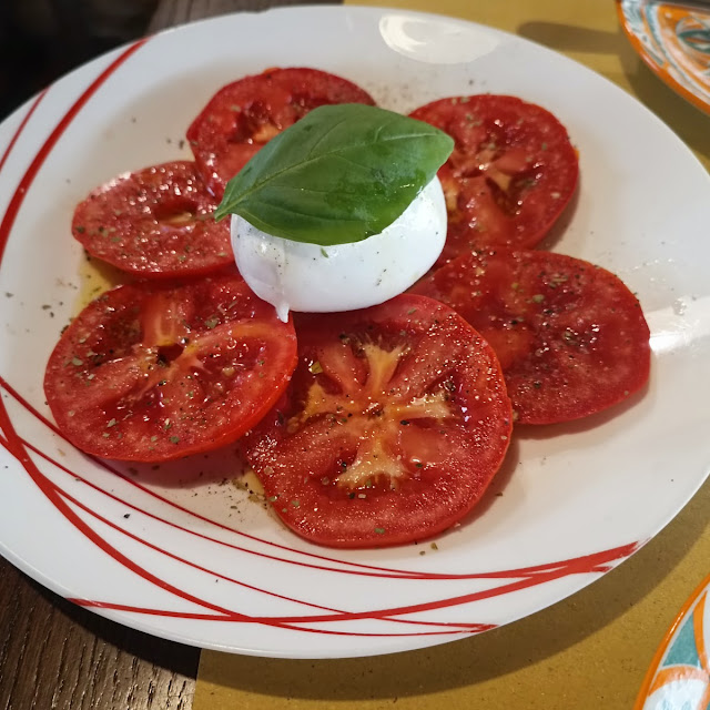 Entrée Mozzarella Tomates