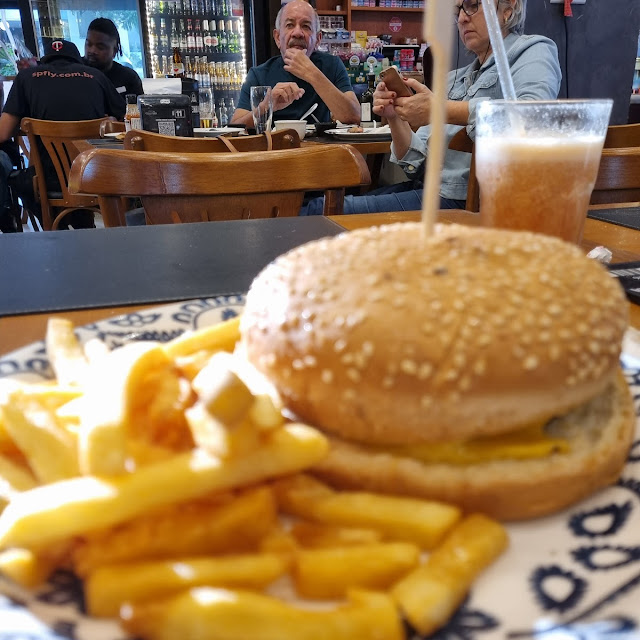 X Burguer Acompanha Fritas