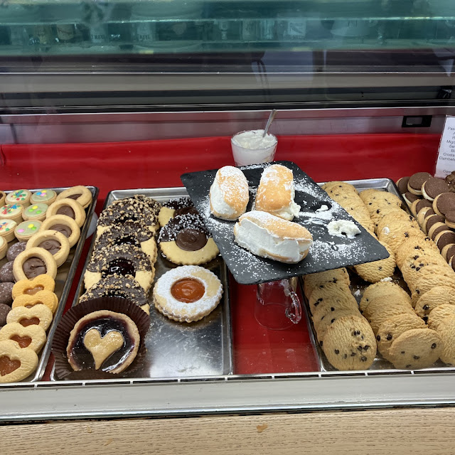 Coffee & Biscuits