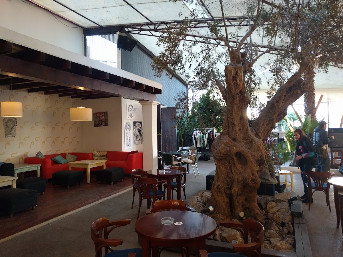 Boulevard Cafe
