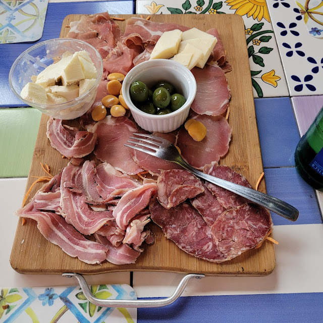 Tagliere Di Salumi Di Produzione Propria