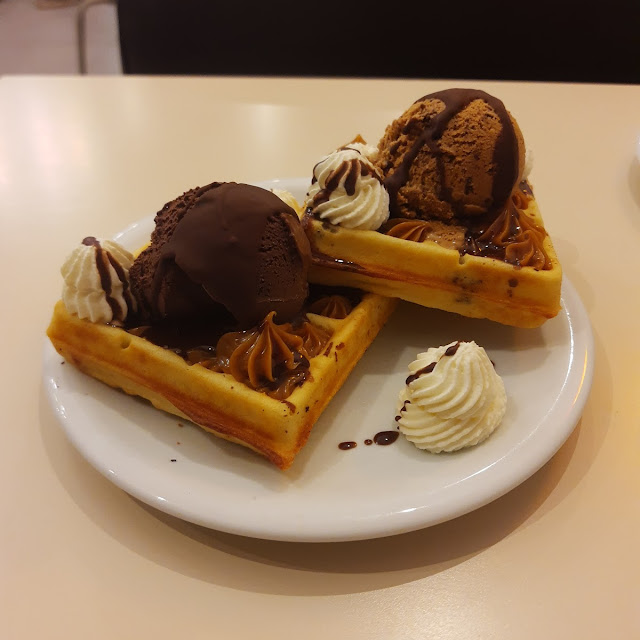Wafle Con Helado