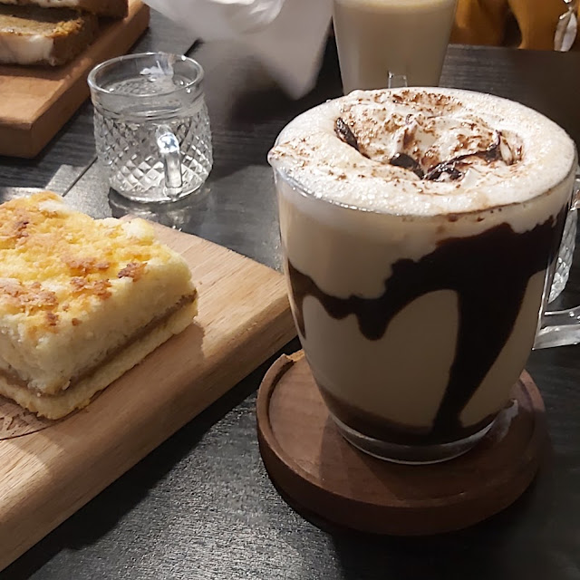 Mocacino Y Cuadrado de Coco