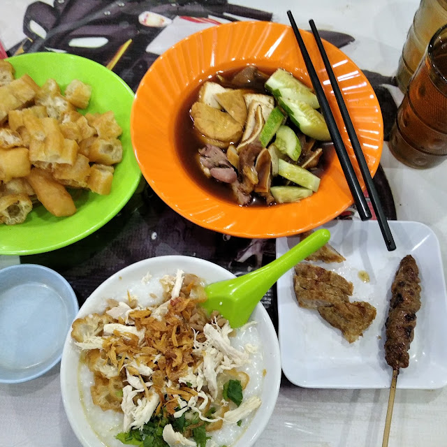 Bubur Ayam Plus Kuping Dan Telur Sekba