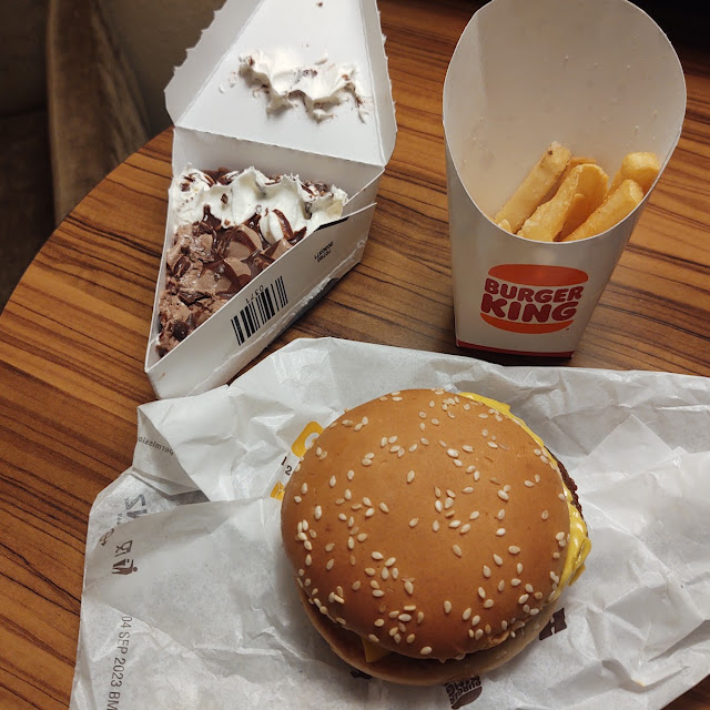 Cheeseburger with Fries
