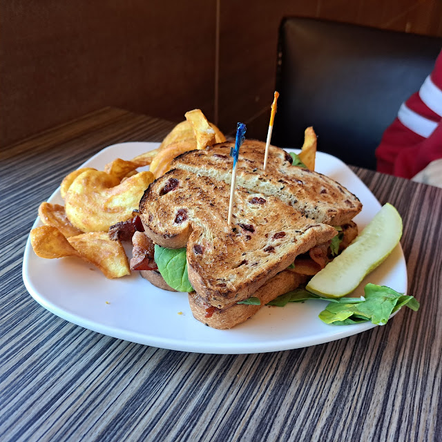 blt w Bent Arm Fries