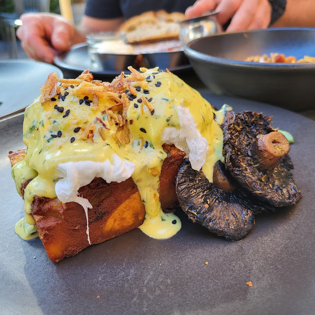 Eggs Benedict