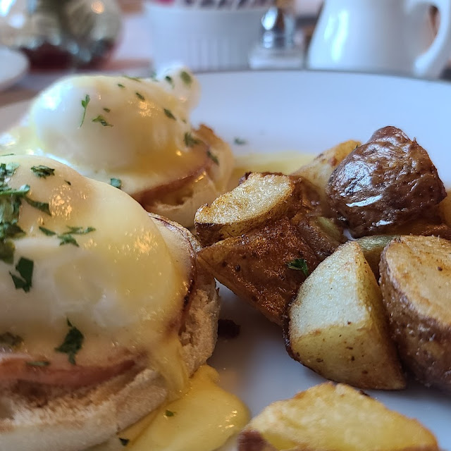 Eggs Benedict