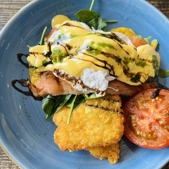 Egg Benedict with Smoked Salmon