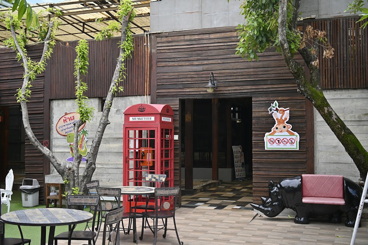 Cafe De Musketeer