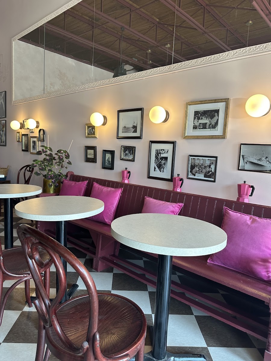 Café Lara & Roastery