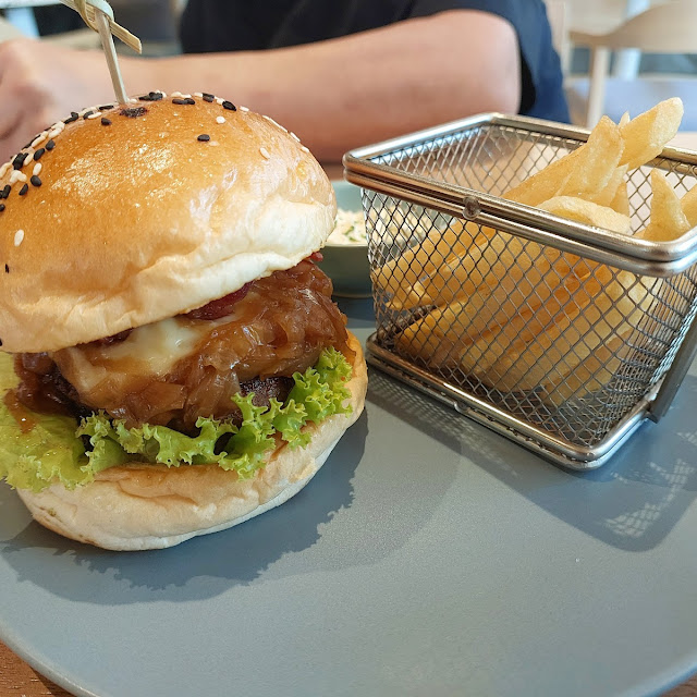 Leche Burger