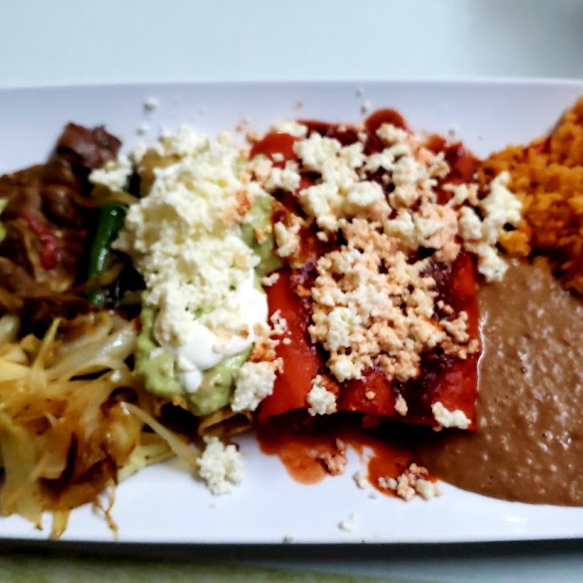 Fajita De Res Y Enchiladas Rojas
