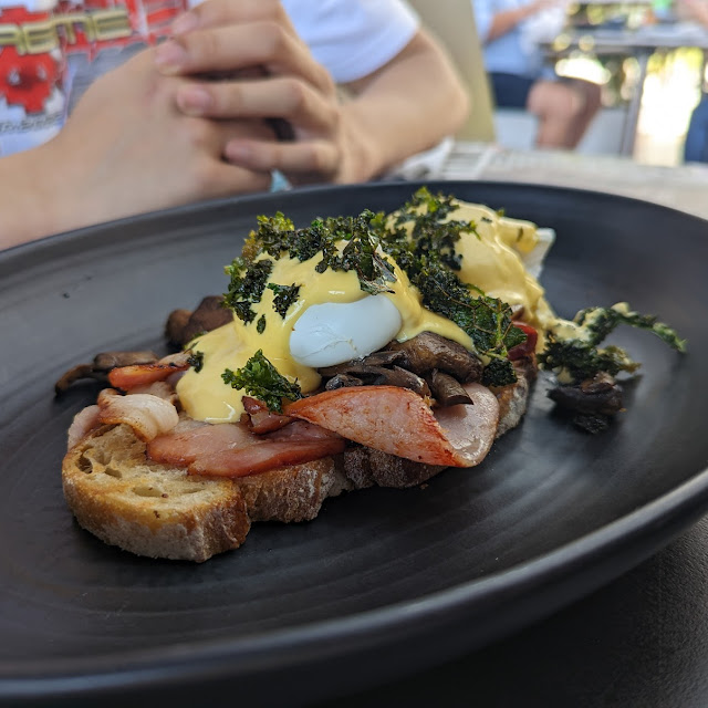 Eggs Benedict