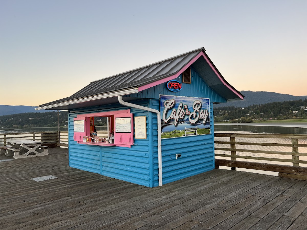Cafe on the Bay - BC V0E 1V3