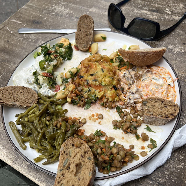 Potpourri Also Kalt Und Vegetarische Vorspeisen Hier Schon Halb Aufgegessen