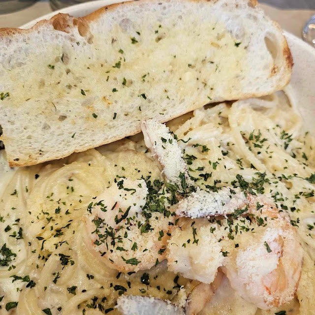 Mushroom Cream and Shrimp Pasta