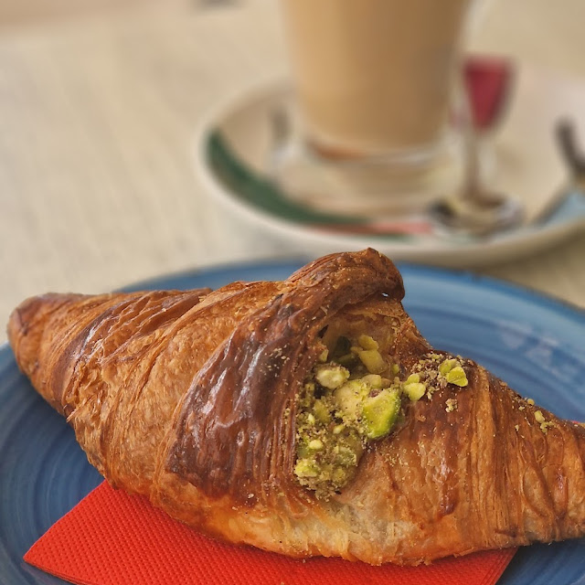 Croissant Con Crema Pistacho