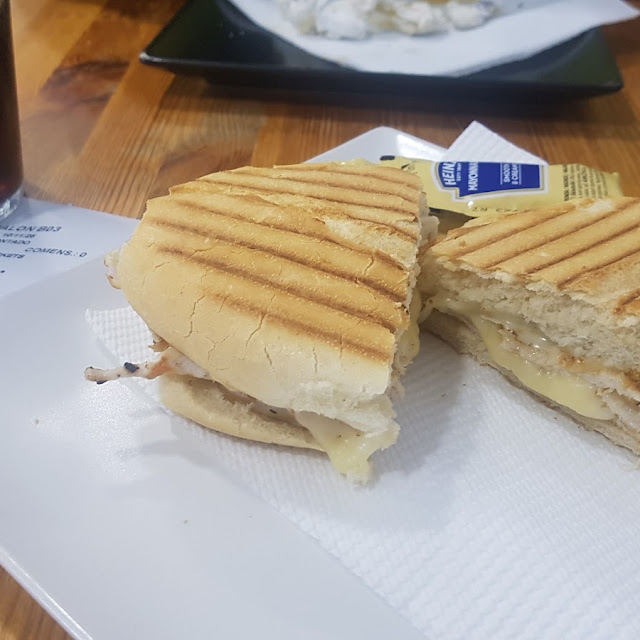 Pitufo de Filetito Con Queso Y Tomate