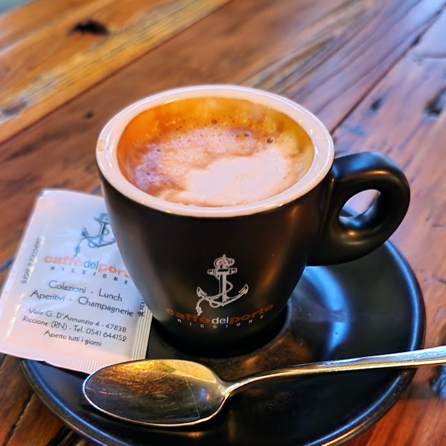 Caffè Macchiato E Sfoglia Alla Mela
