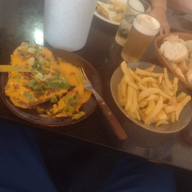 Milanesa Con Cheddar Verdeo Y Panceta Con Papas Fritas