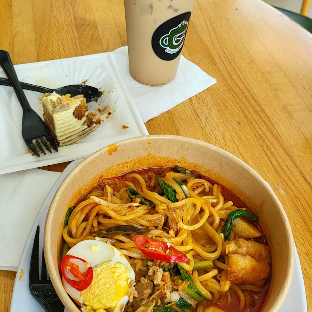 Carrot Cake Curry Noodle & Ice Caremal Latte