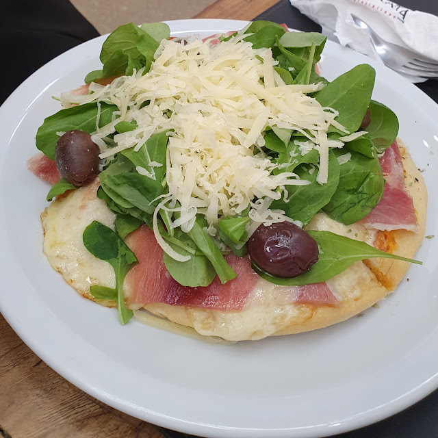 Pizza Individual de Rúcula Y Jamón Crudo