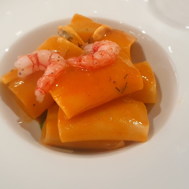 Paccheri Con Bisque Di Gamberi Crema Di Bietole E Gambero Rosso