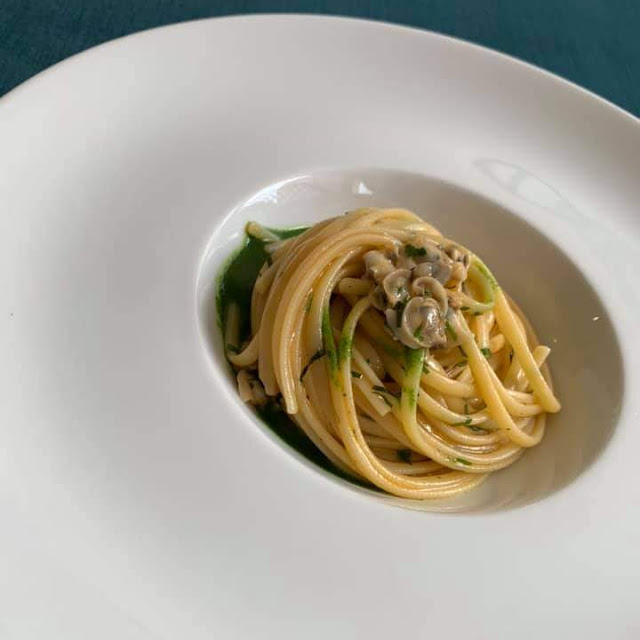 Linguine Con Le Vongole E Salsa All'aglio