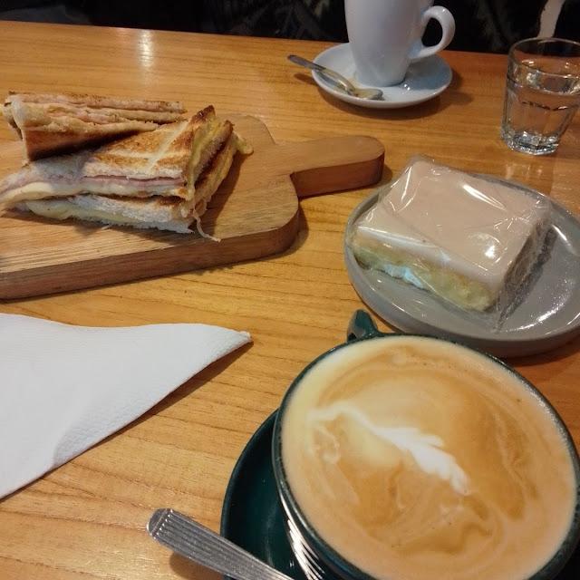 Tostado Con Cafe Con Leche