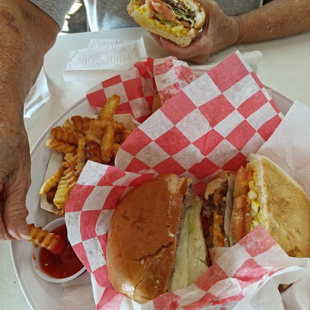 Cheeseburger with Fries