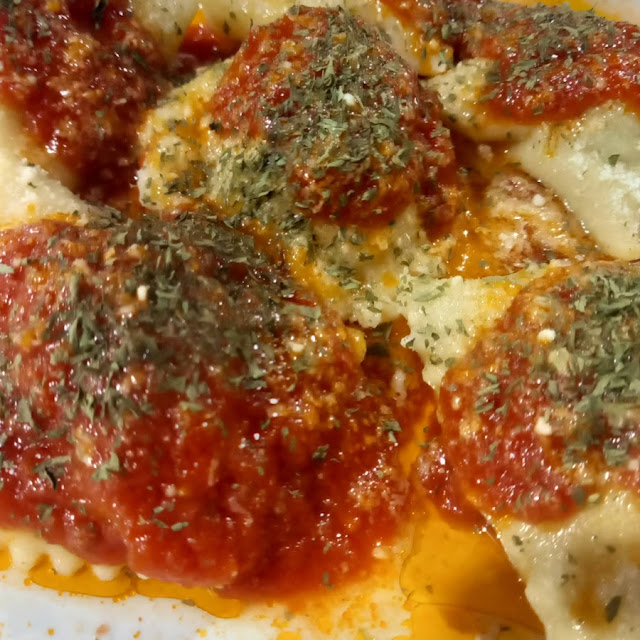 Ravioli in Tomato Sauce